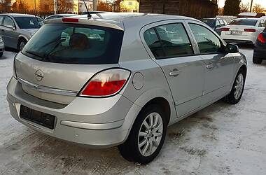 Хэтчбек Opel Astra 2006 в Городке