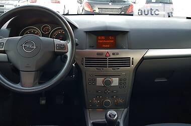 Хэтчбек Opel Astra 2006 в Городке