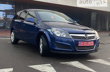 Универсал Opel Astra 2010 в Луцке