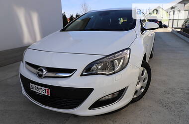 Универсал Opel Astra 2015 в Дрогобыче