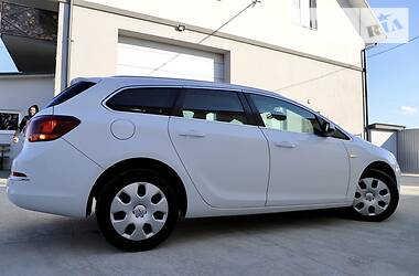 Универсал Opel Astra 2015 в Дрогобыче