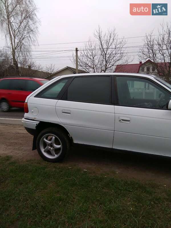 Хэтчбек Opel Astra 1996 в Кицмани