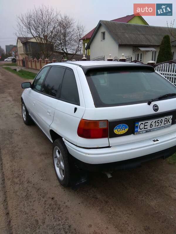 Хэтчбек Opel Astra 1996 в Кицмани