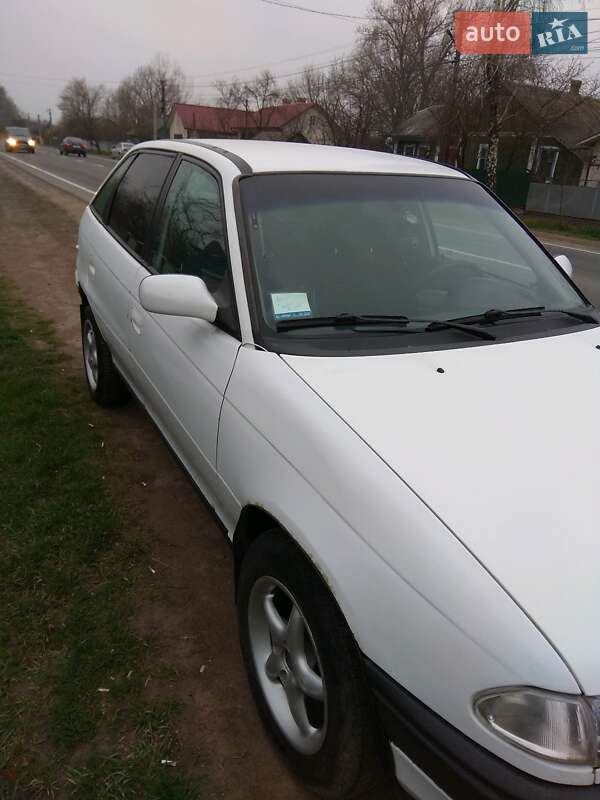 Хэтчбек Opel Astra 1996 в Кицмани
