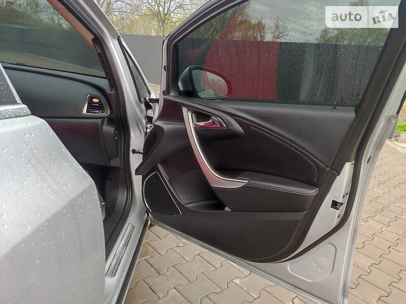 Універсал Opel Astra 2011 в Бурштині