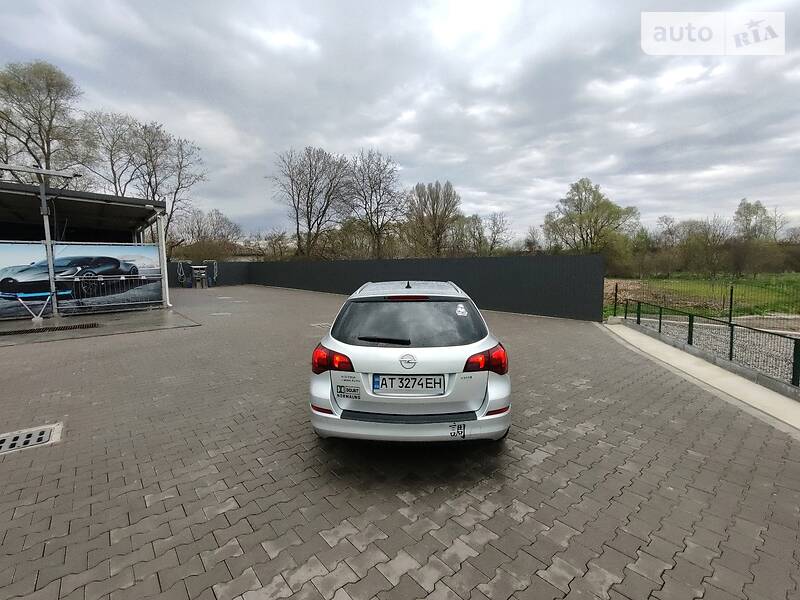 Універсал Opel Astra 2011 в Бурштині