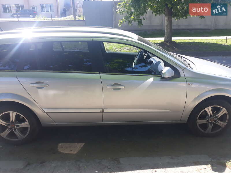 Універсал Opel Astra 2005 в Луцьку