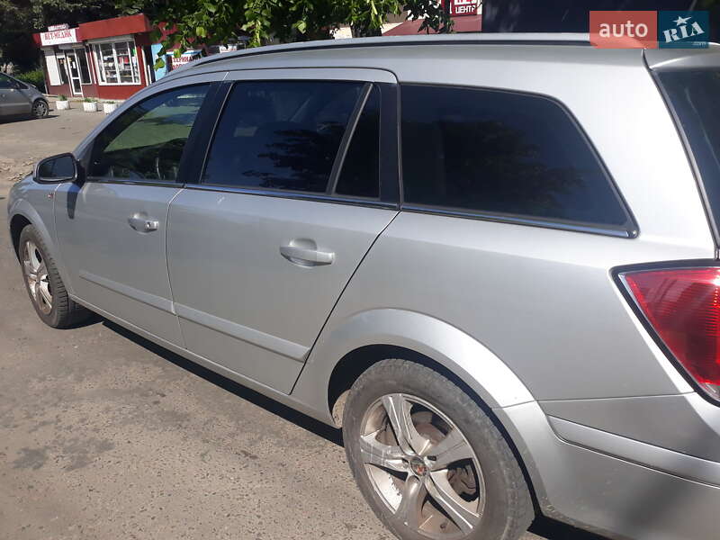 Універсал Opel Astra 2005 в Луцьку