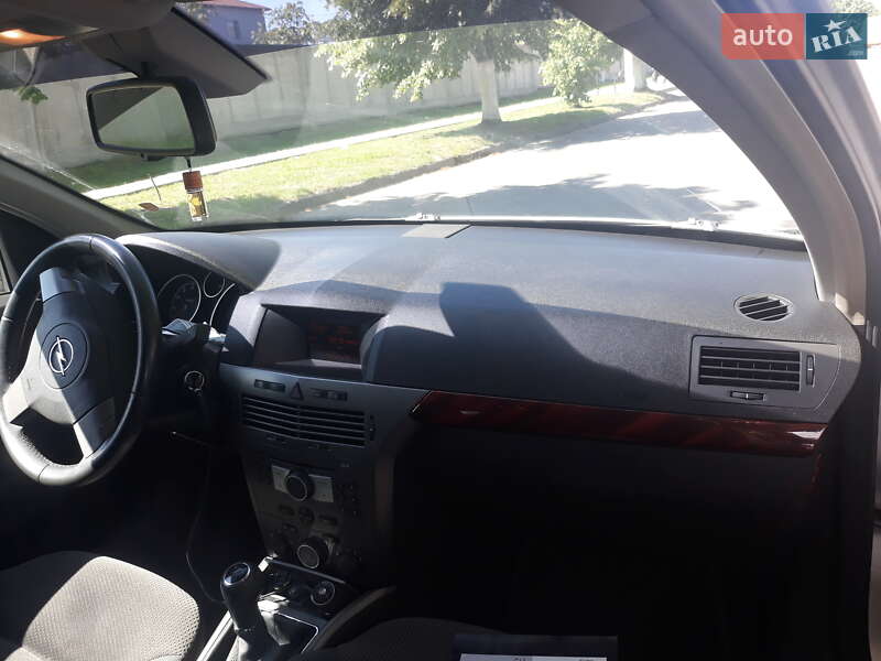 Універсал Opel Astra 2005 в Луцьку