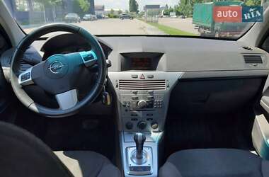 Універсал Opel Astra 2013 в 