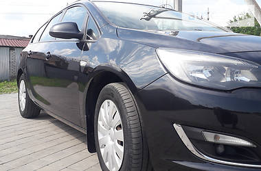 Универсал Opel Astra 2013 в Остроге