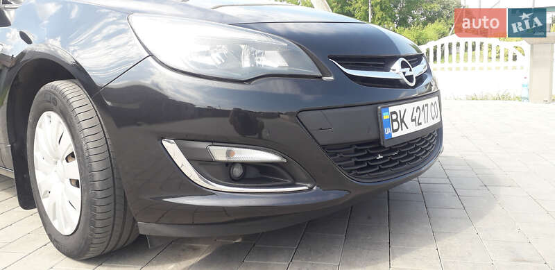 Универсал Opel Astra 2013 в Остроге