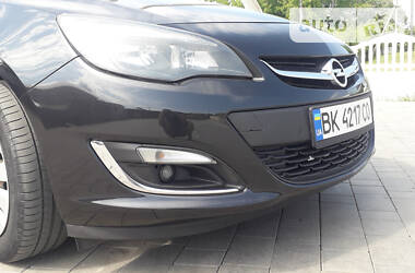 Универсал Opel Astra 2013 в Остроге