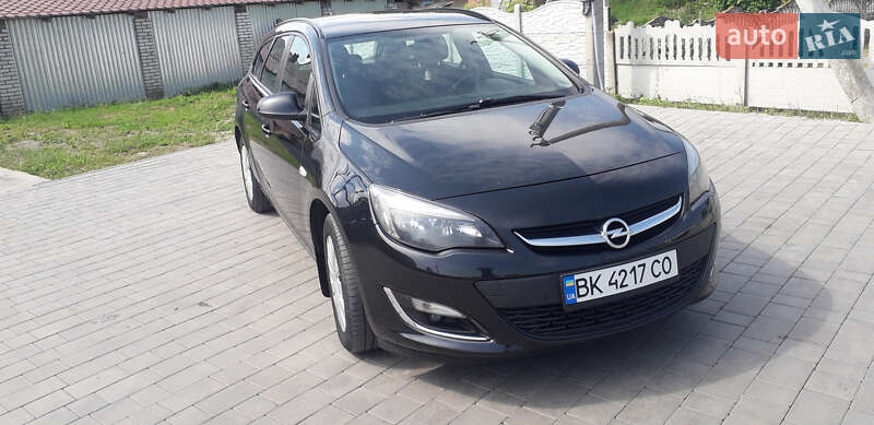 Универсал Opel Astra 2013 в Остроге