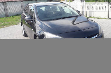 Универсал Opel Astra 2013 в Остроге