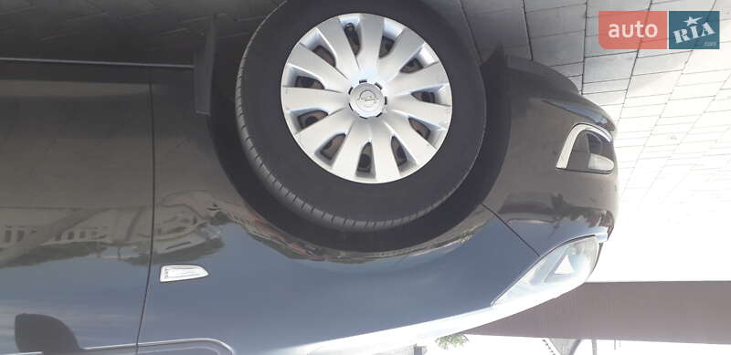 Универсал Opel Astra 2013 в Остроге