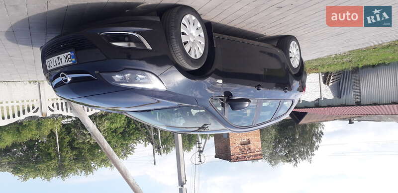 Универсал Opel Astra 2013 в Остроге