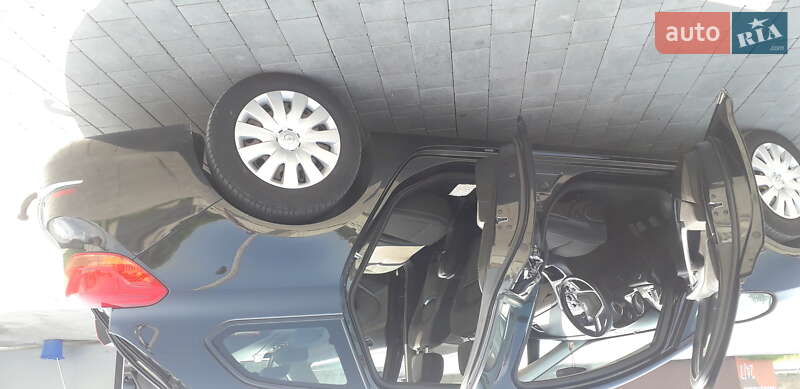 Универсал Opel Astra 2013 в Остроге