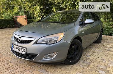 Универсал Opel Astra 2011 в Киеве