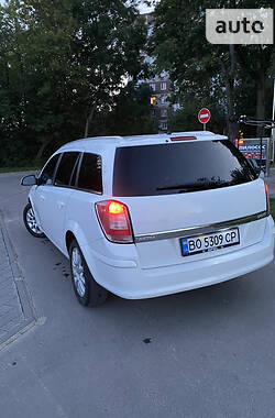 Седан Opel Astra 2011 в Тернополе
