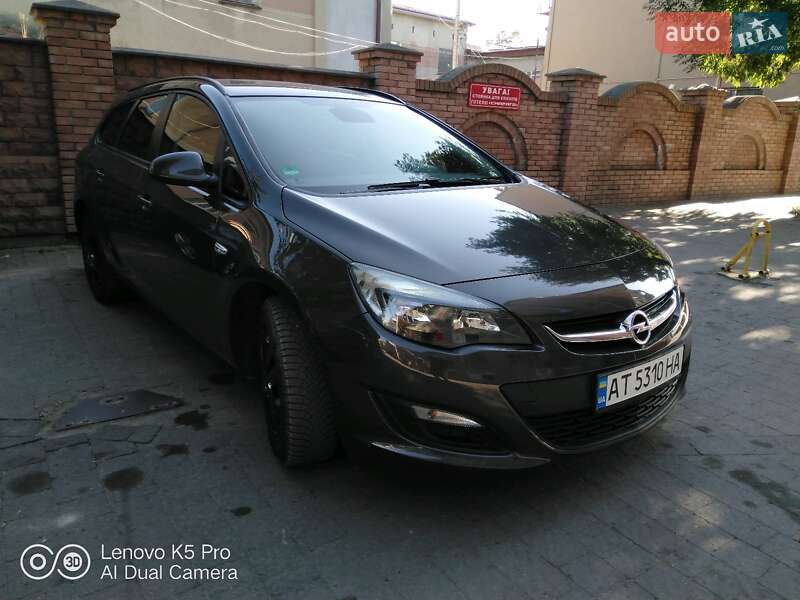 Універсал Opel Astra 2015 в Івано-Франківську