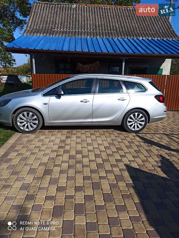 Универсал Opel Astra 2012 в Львове