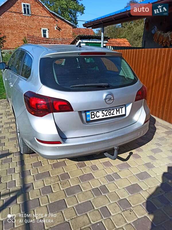 Универсал Opel Astra 2012 в Львове