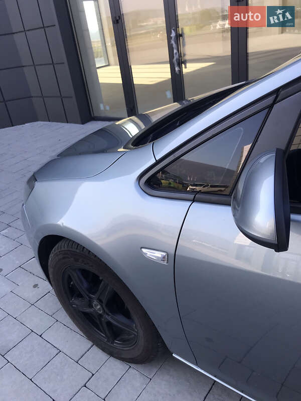 Универсал Opel Astra 2013 в Тячеве
