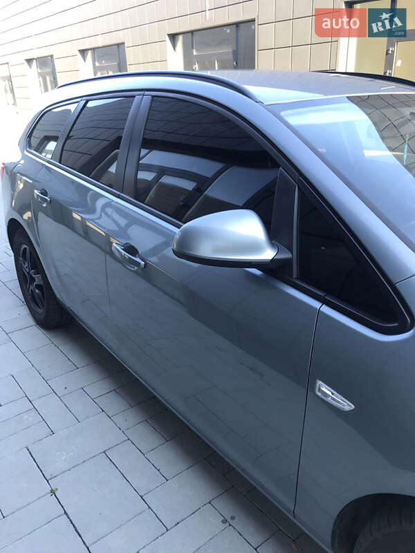 Универсал Opel Astra 2013 в Тячеве