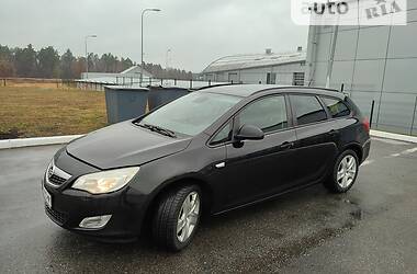 Универсал Opel Astra 2011 в Макарове