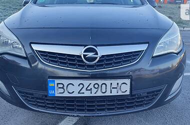 Универсал Opel Astra 2011 в Львове