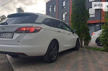 Универсал Opel Astra 2017 в Киеве