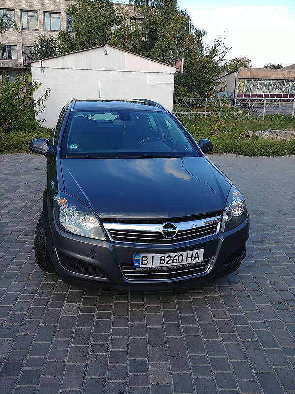 Универсал Opel Astra 2010 в Семеновке
