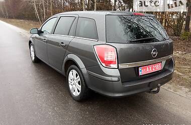 Универсал Opel Astra 2010 в Радивилове