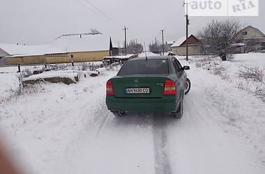 Седан Opel Astra 2004 в Лугинах