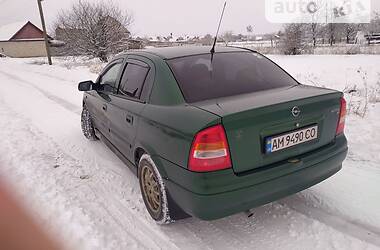 Седан Opel Astra 2004 в Лугинах