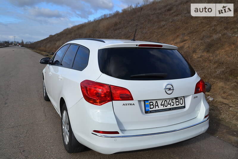 Универсал Opel Astra 2014 в Первомайске
