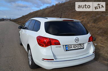 Универсал Opel Astra 2014 в Кропивницком