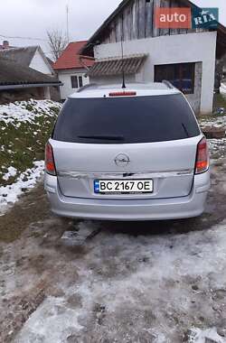 Универсал Opel Astra 2010 в Дрогобыче