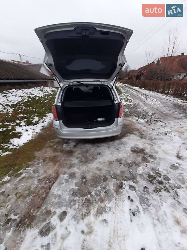 Универсал Opel Astra 2010 в Дрогобыче