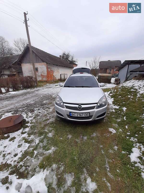 Универсал Opel Astra 2010 в Дрогобыче