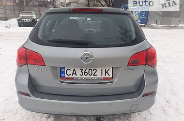 Универсал Opel Astra 2010 в Черкассах