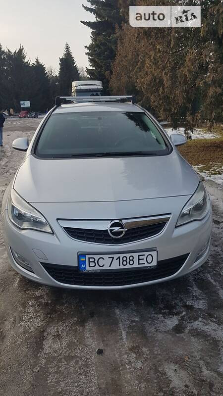 Универсал Opel Astra 2011 в Львове