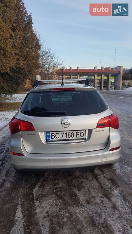 Универсал Opel Astra 2011 в Львове