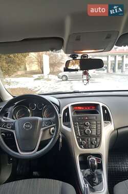 Универсал Opel Astra 2011 в Львове