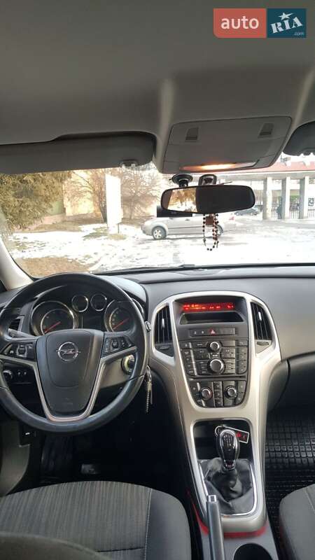 Универсал Opel Astra 2011 в Львове