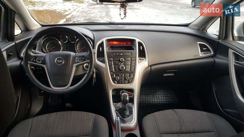 Универсал Opel Astra 2011 в Львове