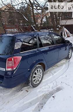 Універсал Opel Astra 2010 в Львові