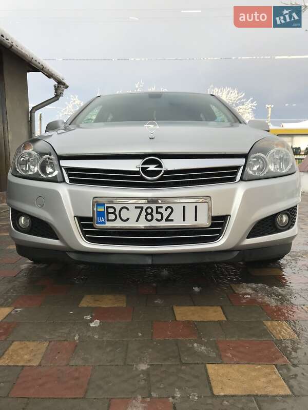 Универсал Opel Astra 2010 в Дрогобыче