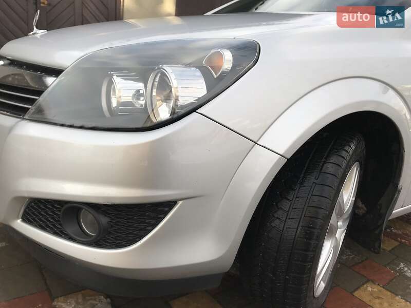 Универсал Opel Astra 2010 в Дрогобыче